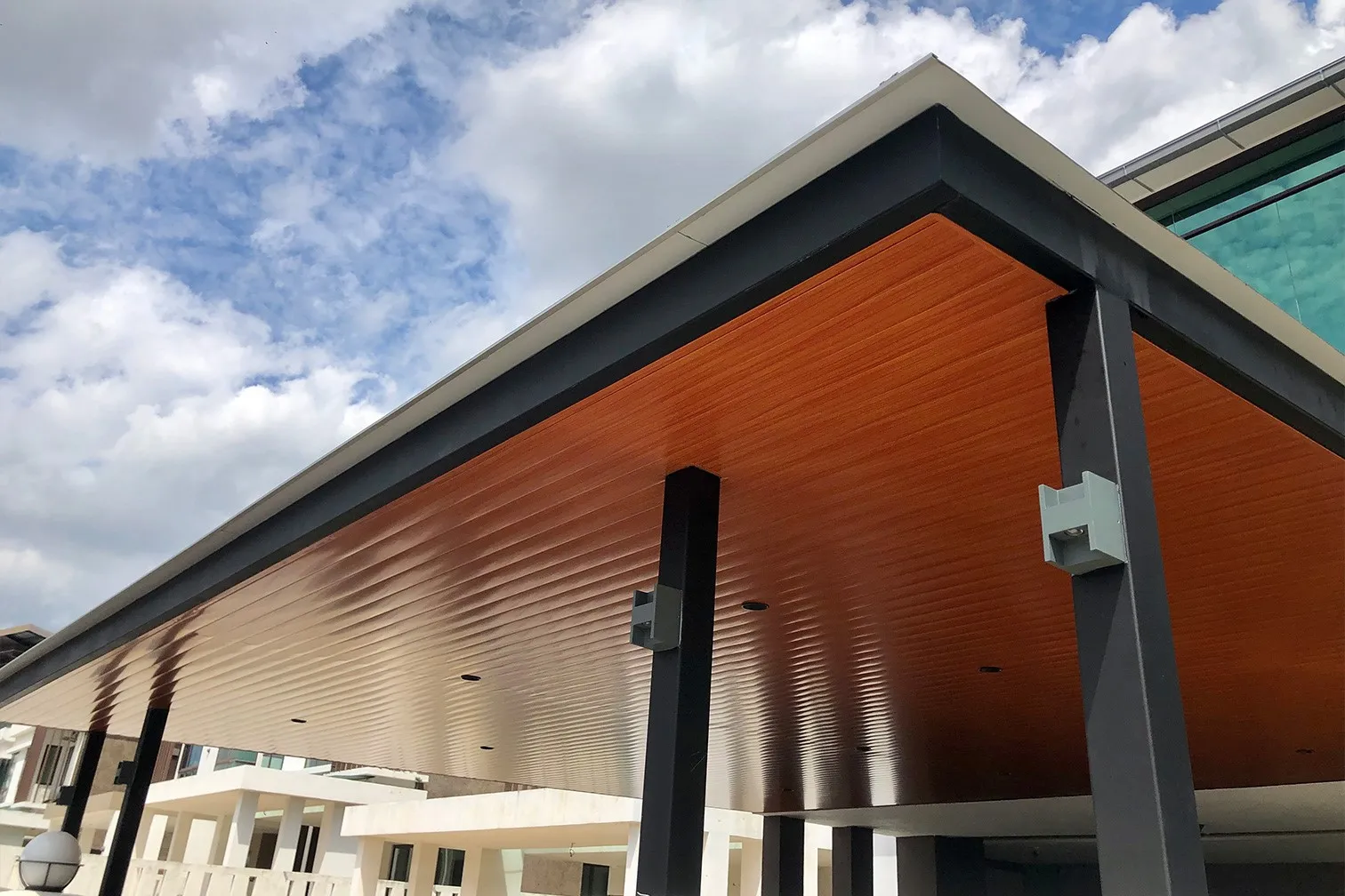 Ceiling-Decoration-With-Aluminum-Coil-In-Office-Building-3