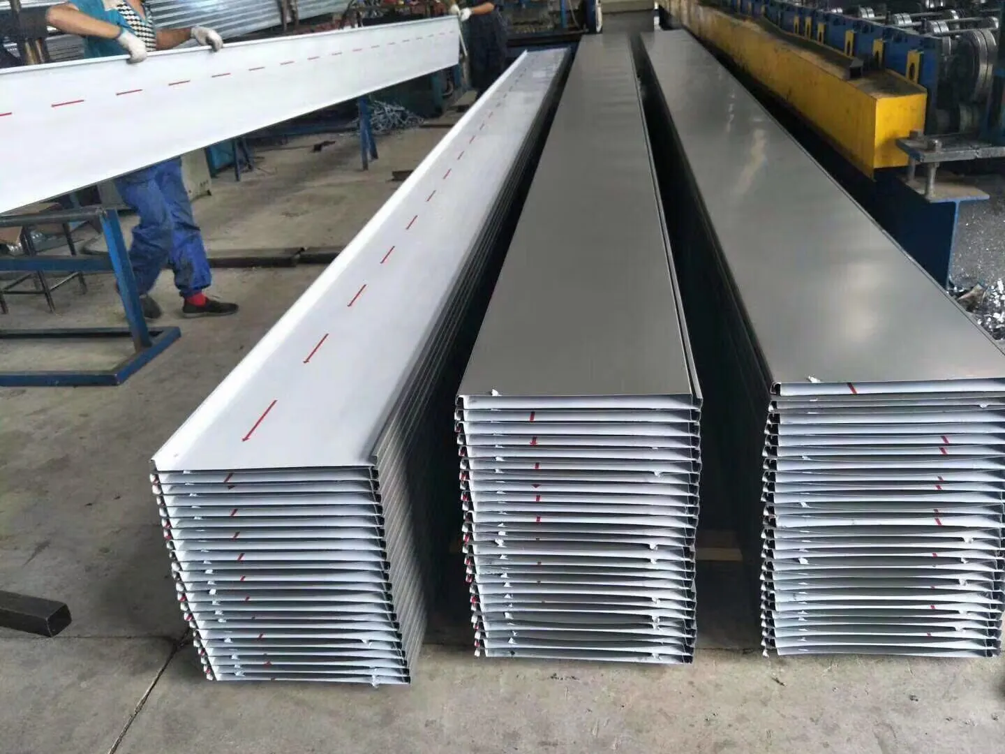 colored aluminum roofing panel