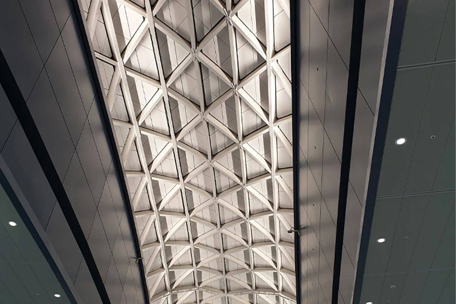 Ceiling-Decoration-With-Aluminum-Coil-In-Office-Building-5